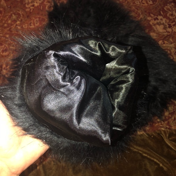 Sexy Satin Lined Faux Yeti Fur Leg Warmers - Picture 3 of 5